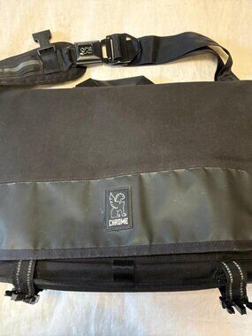 Chrome 24L messenger bag